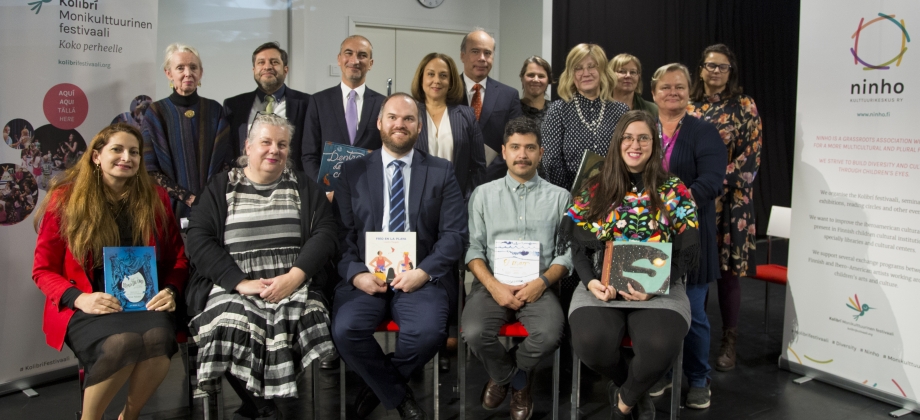 Embajada de Colombia participa en donación de literatura infantil al Sistema Helmet y la Biblioteca Multilingüe de Finlandia
