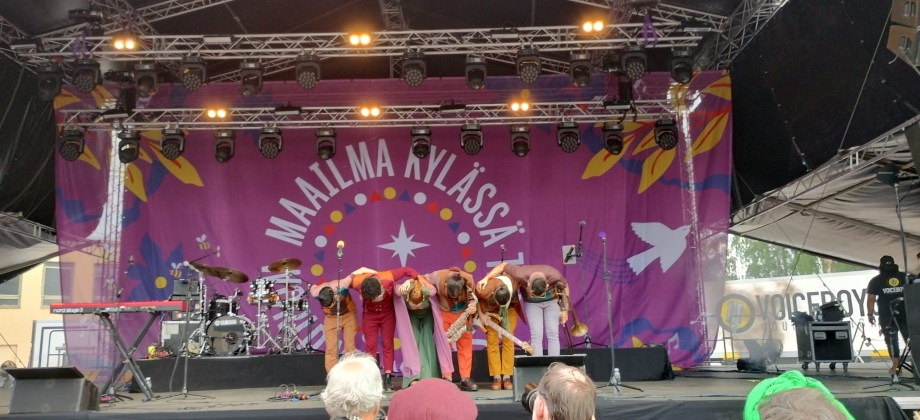 Embajada de Colombia en Finlandia destaca la éxitosa presentación de Puerto Candelaria en el World Village Festival en Helsinki