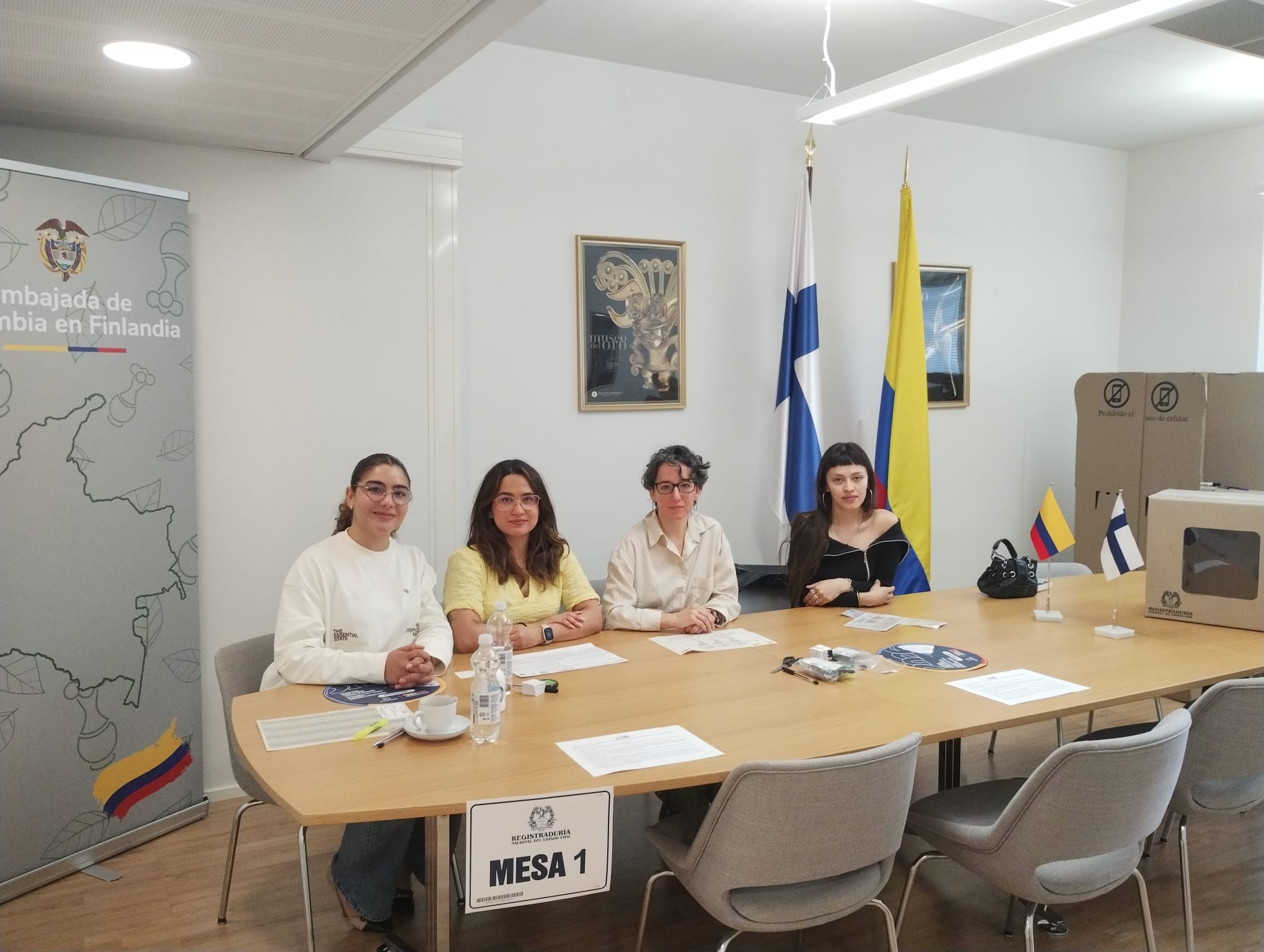 Avanza votación anticipada de la segunda vuelta de las elecciones presidenciales 2026 en la Sección Consular de la Embajada de Colombia en Finlandia