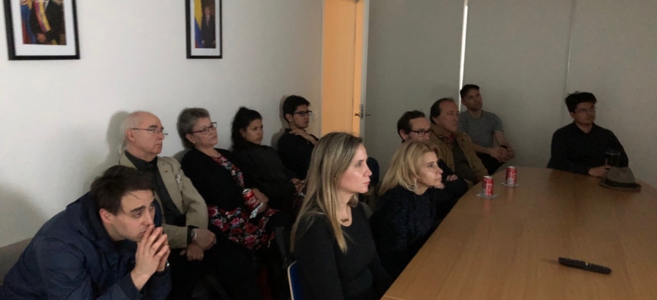 En el marco del Día de la Memoria y Solidaridad con las Víctimas se proyectó la película “El silencio de los fusiles” en la Embajada de Colombia en Finlandia