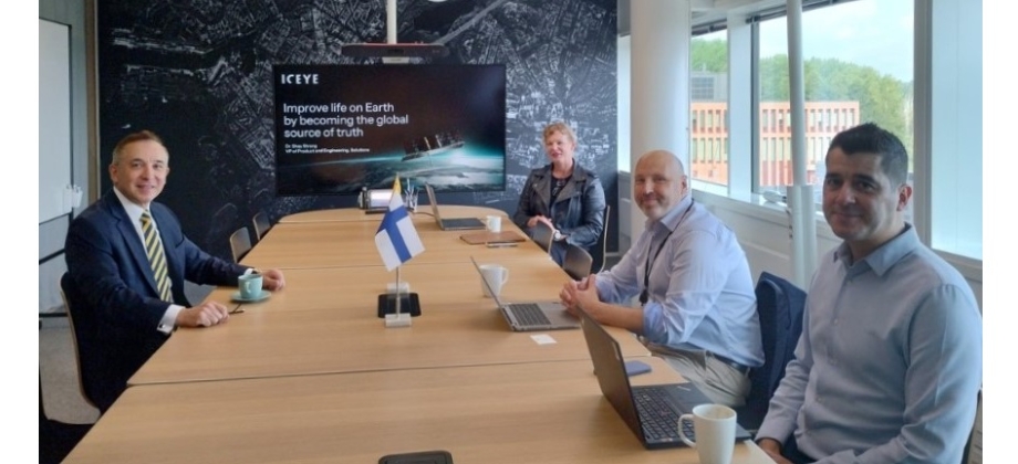 Reunión del Embajador de Colombia en Finlandia, Álvaro Sandoval Bernal, en su visita a la sede de ICEYE Ltda