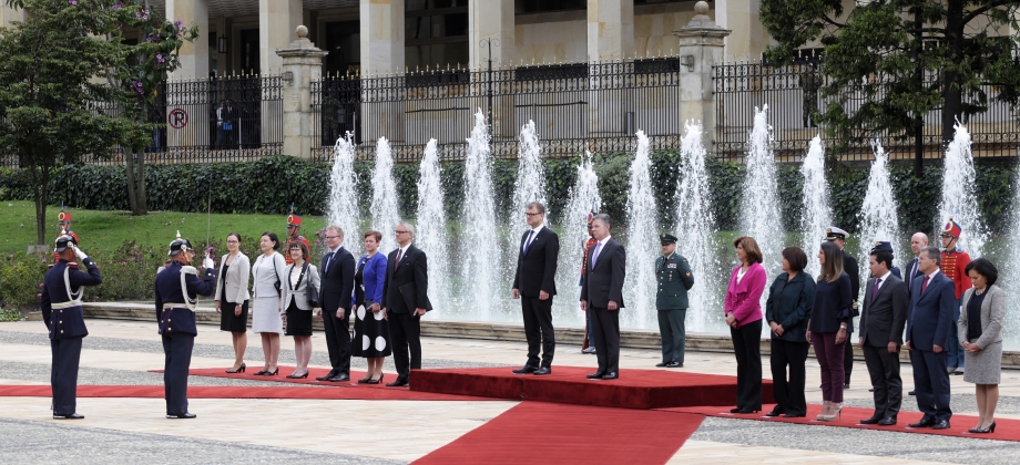 Con honores militares fue recibido en la Casa de Nariño el Primer Ministro de Finlandia